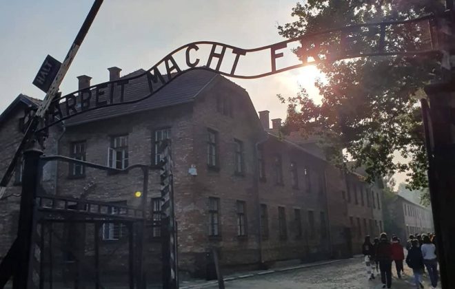 77. rocznica wyzwolenia więźniów z niemieckiego nazistowskiego obozu koncentracyjnego Auschwitz-Birkenau